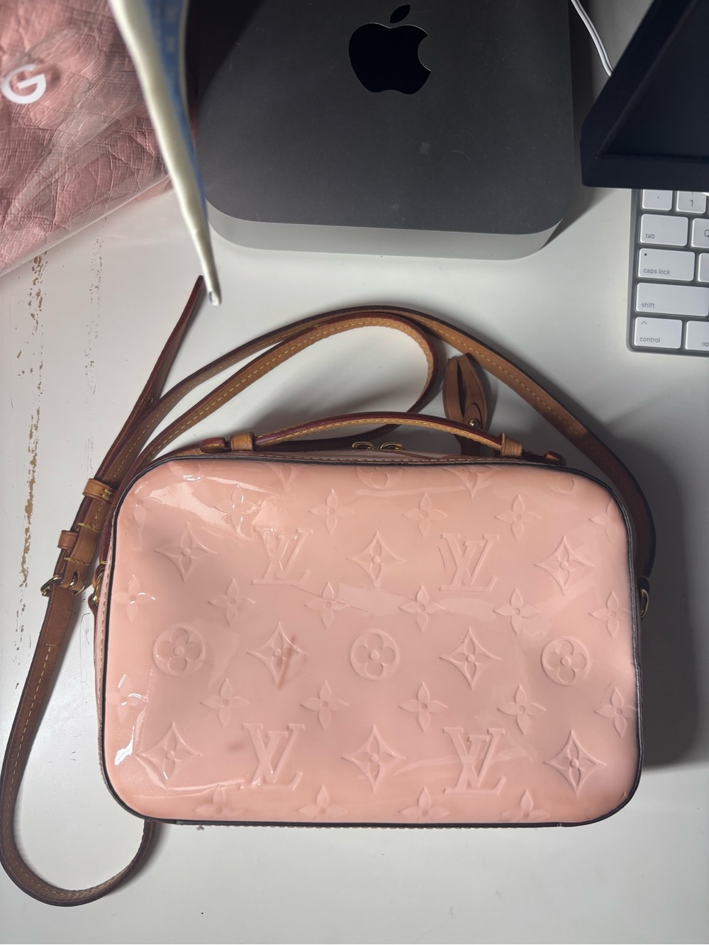 Louis Vuitton Pink Vernis Monogram Camera Bag: Santa Monica patent